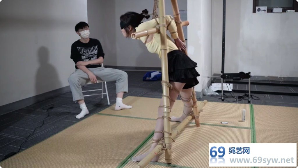 GB涵涵 欧式直臂吊肘 分腿站立强制 全身束缚 肉丝大腿颤抖/33分钟