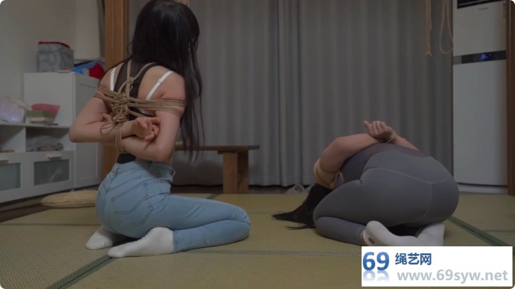 象人 小0沉沉双人紧身衣丁字裤股绳放置挣扎/43分钟