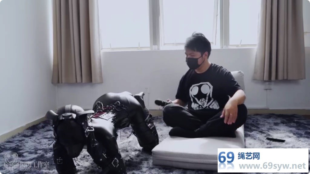 闪闪 时雨 新人素人的爱好是宠物扮演？全包母狗窒息play/42分钟