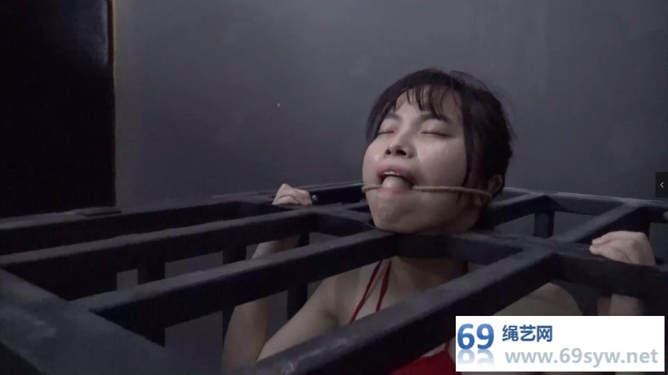  胜景影视 双女囚禁锢在笼子里/39分钟