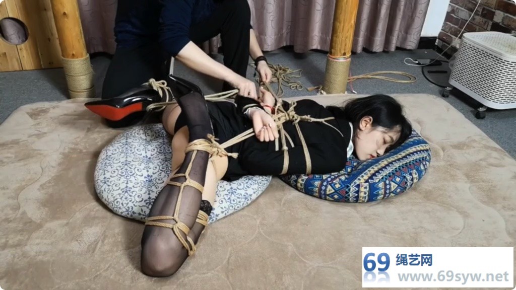 随心 绳奴白领穿绳衣下班之后的严厉T教/48分钟