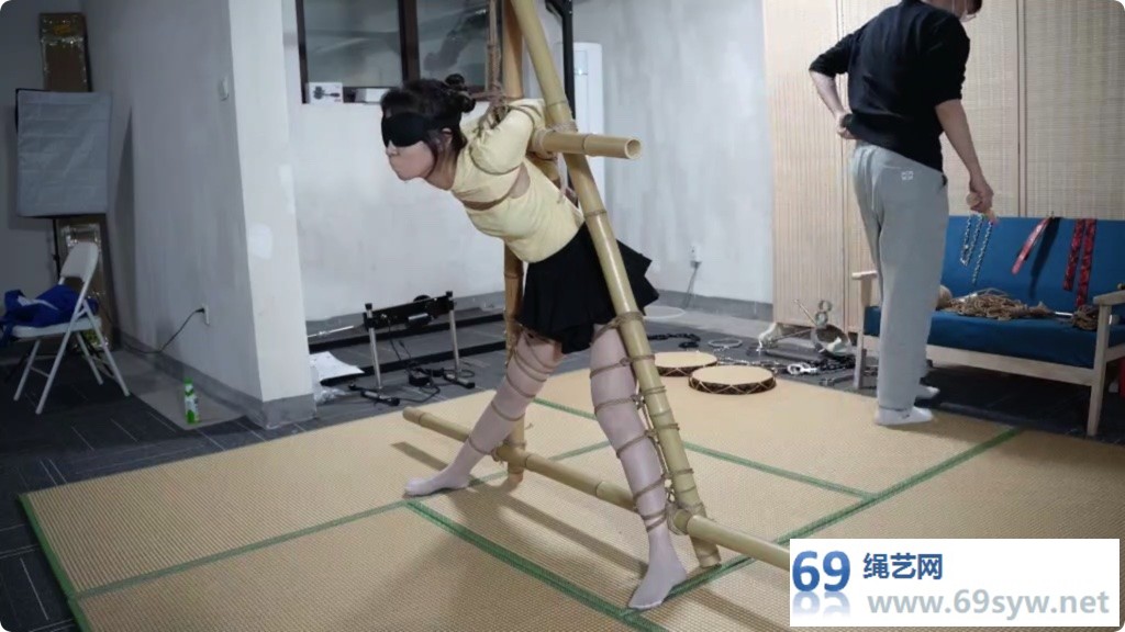 GB涵涵 欧式直臂吊肘 分腿站立强制 全身束缚 肉丝大腿颤抖/33分钟