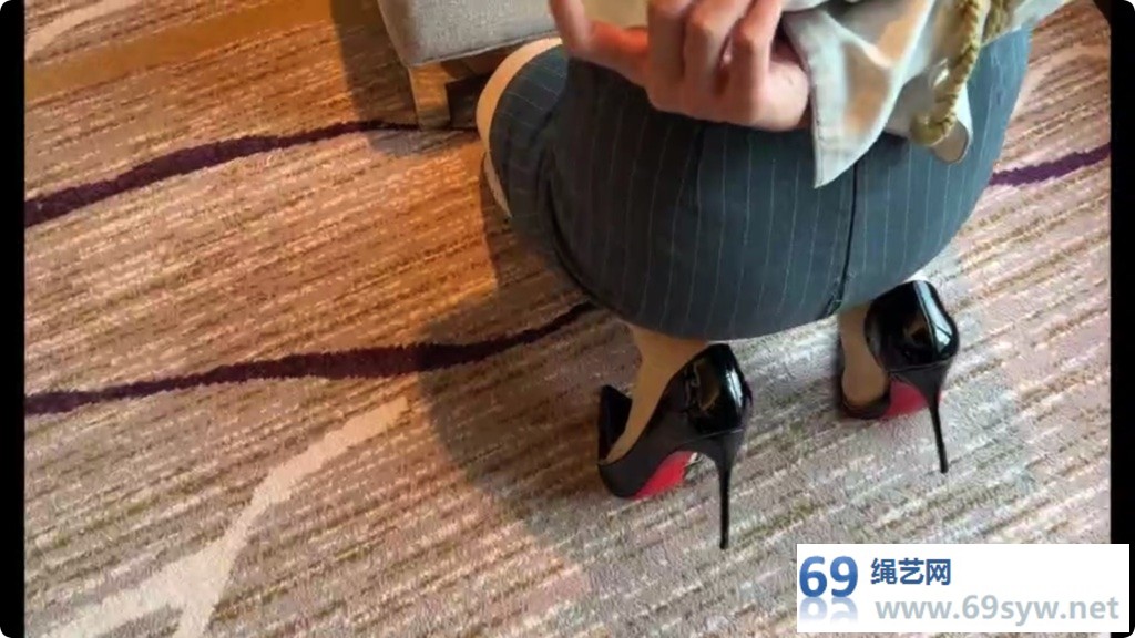 媳妇 骚老婆旅行直播03 OL制服口水收集/19分钟
