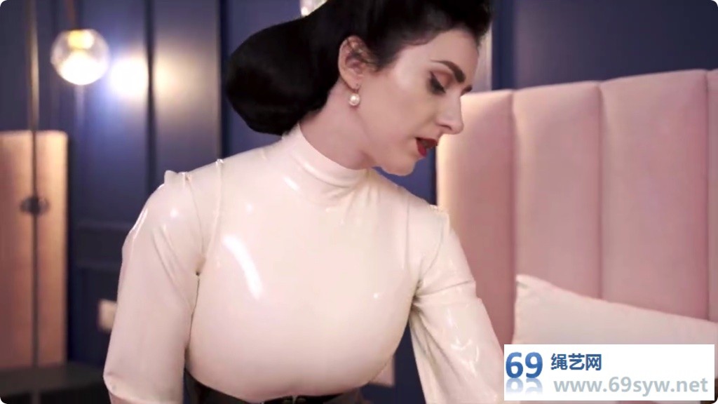 唯美复古女王束缚坐脸 Mistress in latex sitting on face/21分钟