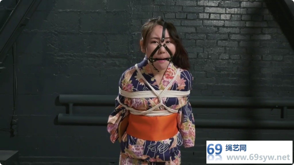 RF 亚裔女M直播捆绑 裸足 Live_bondage/37分钟视频下载