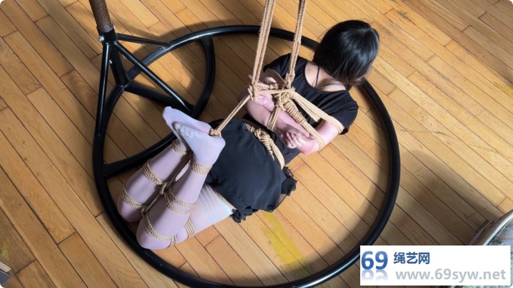  玩奴原创 lo妹美萌 超紧舞蹈服白丝蛇缚驷马地吊/25分钟/5积分