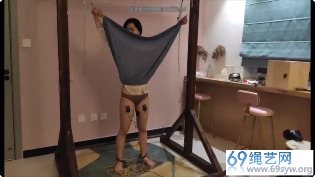 夜未央 一主二奴02 白丝小月 刑架头笼禁锢长枷脚镣 贞操带电击/21分钟