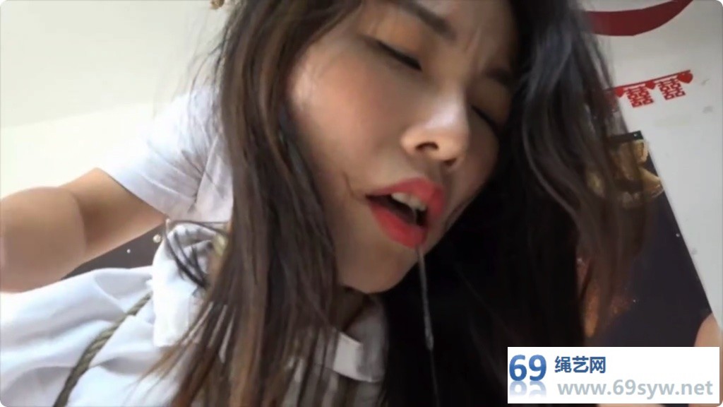 逍遥 黑丝女白领柳杨紧缚体验03 膝盖顶地股绳吊缚强制罚跪/36分钟