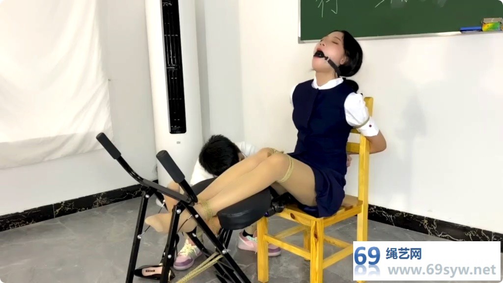 xiao素素面试空姐遭到潜规则 第二集/25分钟