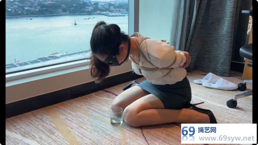 媳妇 骚老婆旅行直播03 OL制服口水收集/19分钟