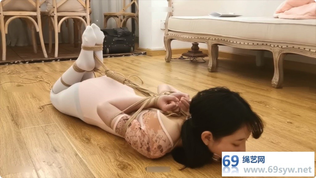 奥特曼也很酷 珊珊花纹露背体操服白丝紧缚放置口水收集/65分钟