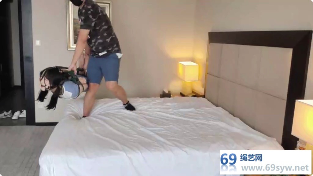 玩奴 美少女欣妍马具口球 严厉抓起驷马重摔尖叫连连/29分钟