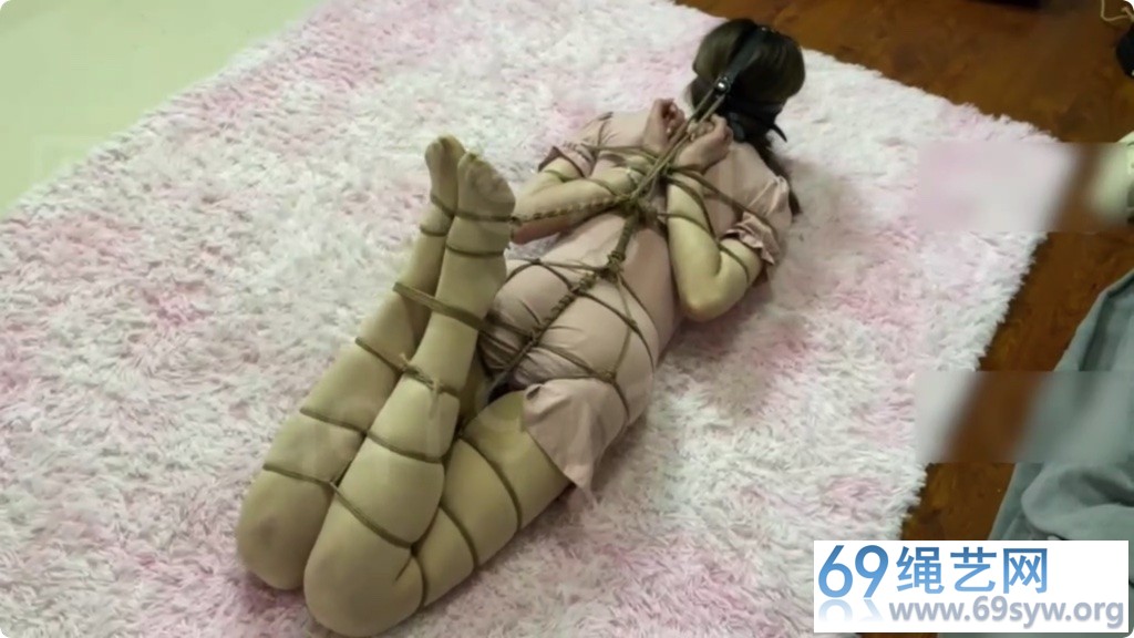 贝特 肉丝紧身裙琪琪超紧连头驷马 马具口塞强制抬头/70分钟