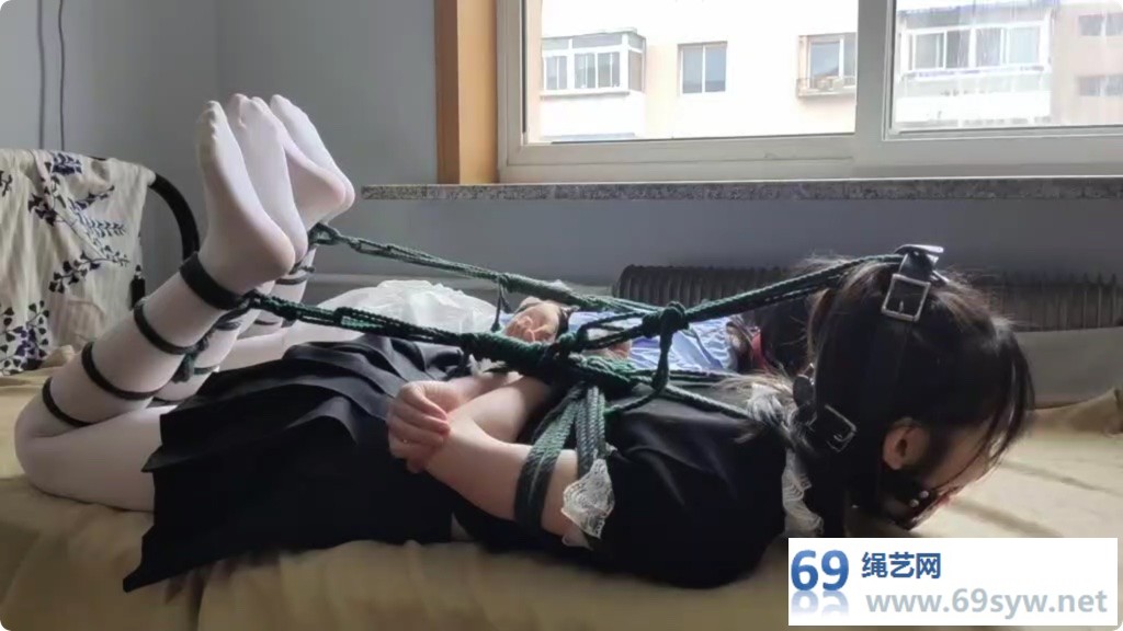 玩奴 美少女晴语可歆剧情 双人白丝驷马带口球放置/18分钟