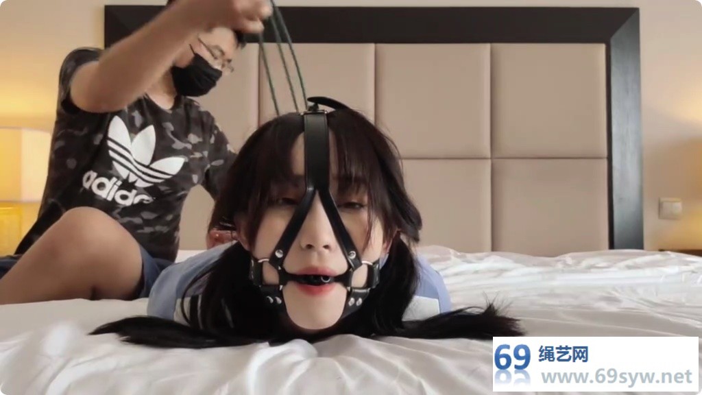 玩奴 美少女欣妍马具口球 严厉抓起驷马重摔尖叫连连/29分钟
