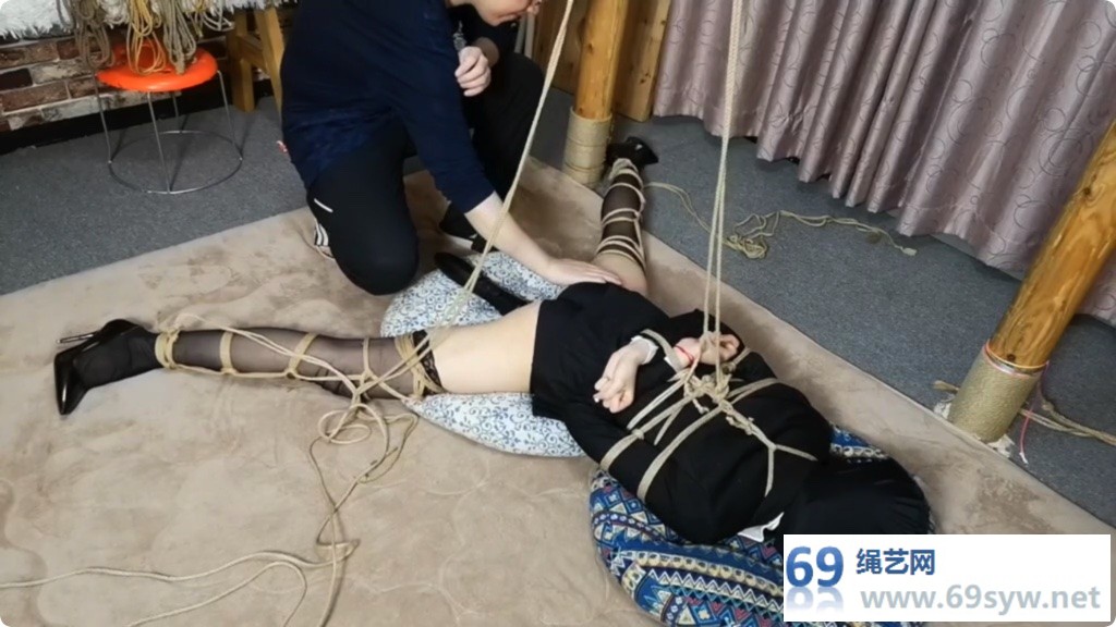 随心 绳奴白领穿绳衣下班之后的严厉T教/48分钟