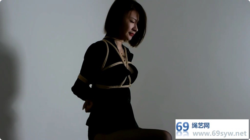 探花郎 美胸妞妞OL01 西装荡娃 口球麻绳超薄黑丝细高一字/26分钟