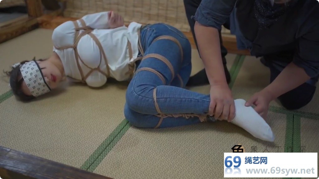 象人 人妻Miya 紧缚深入抚摸5cm超大口球紧身牛仔裤/56分钟