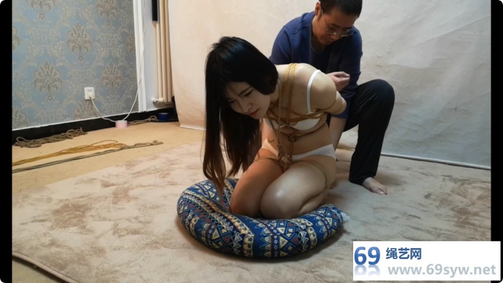 随心 清纯的优璇 细腰裸足弯腰紧缚/74分钟