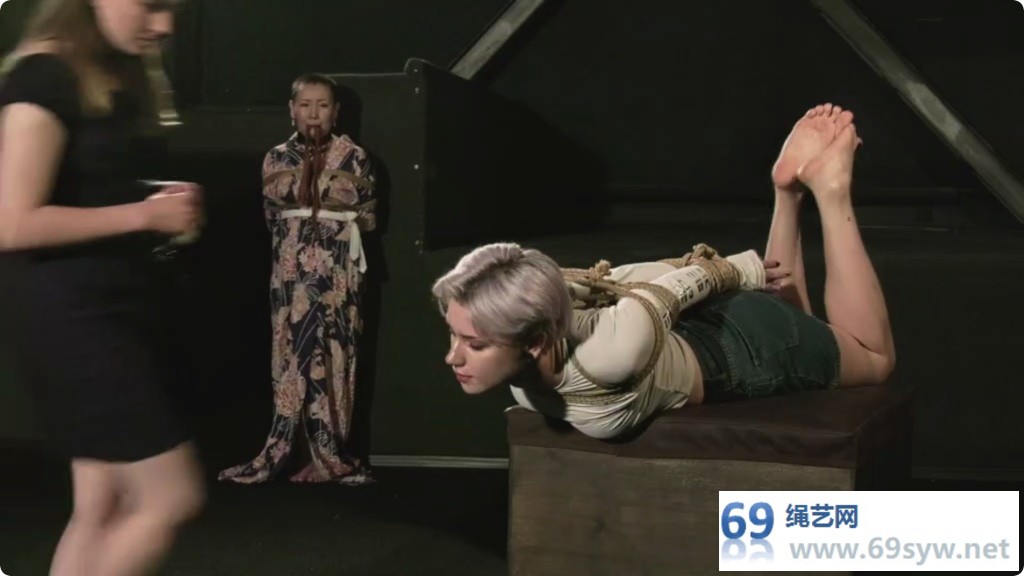 RF 奴下奴舔脚恋足 Mila bondage and foot worship Astrid/35分钟