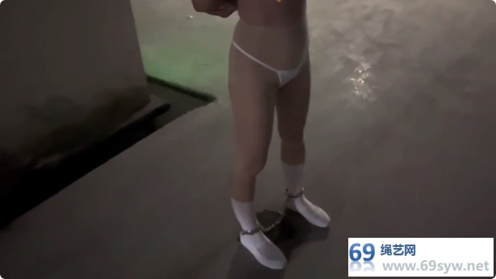 臭脚妹妹 小白鞋冬日失禁物语 绯色情人节 户外脚镣/19分钟