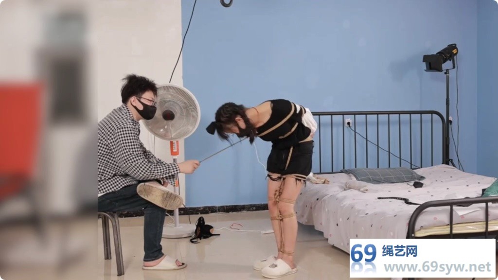 心悦艺束 双马尾邻家女孩被绑架必须通关游戏才能逃出生天/37分钟