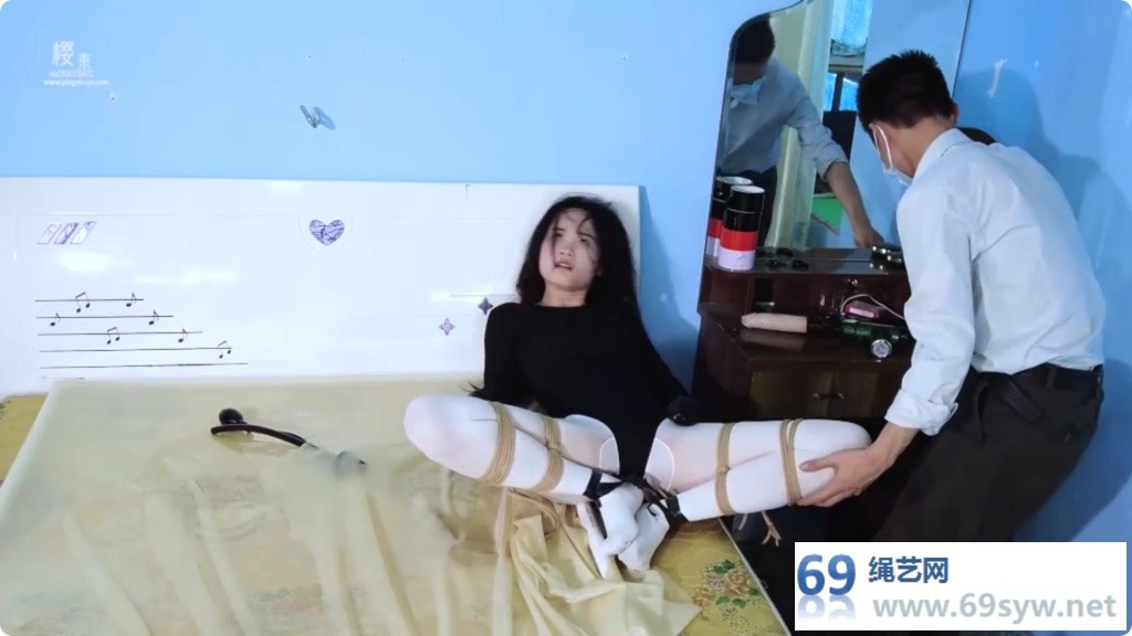 樱束汐洛 白丝美腿 紧密捆绑后封入透明乳胶真空床/60分钟