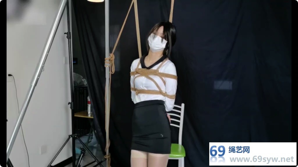 心悦艺术 诗诗00后少女 性感肉丝高跟ol单脚放置/26分钟