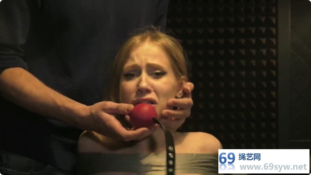 RF Olivia - Gag test for her big mouth 越来越大的口球实验/35分钟