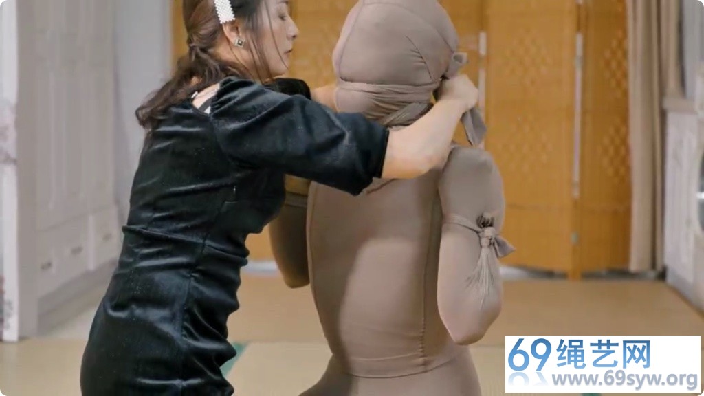 王丽 女S男M 原味丝袜制作人形犬奴K9 踩踏坐脸吸臭/29分钟