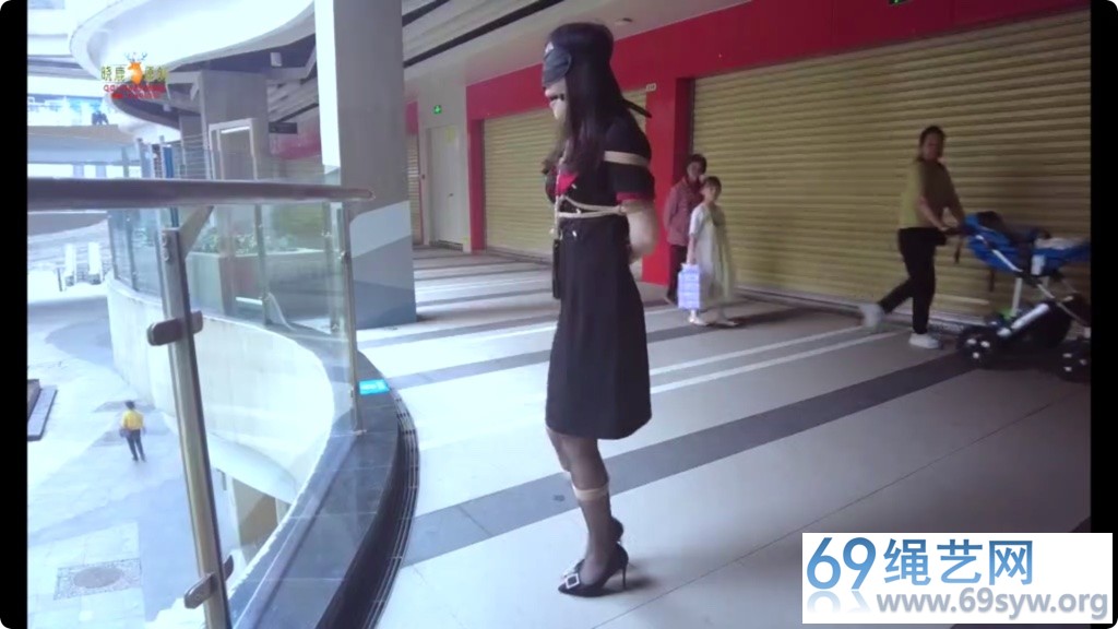 晓鹿绳艺 人来人往的商场 被遗弃的束缚女弩/34分钟
