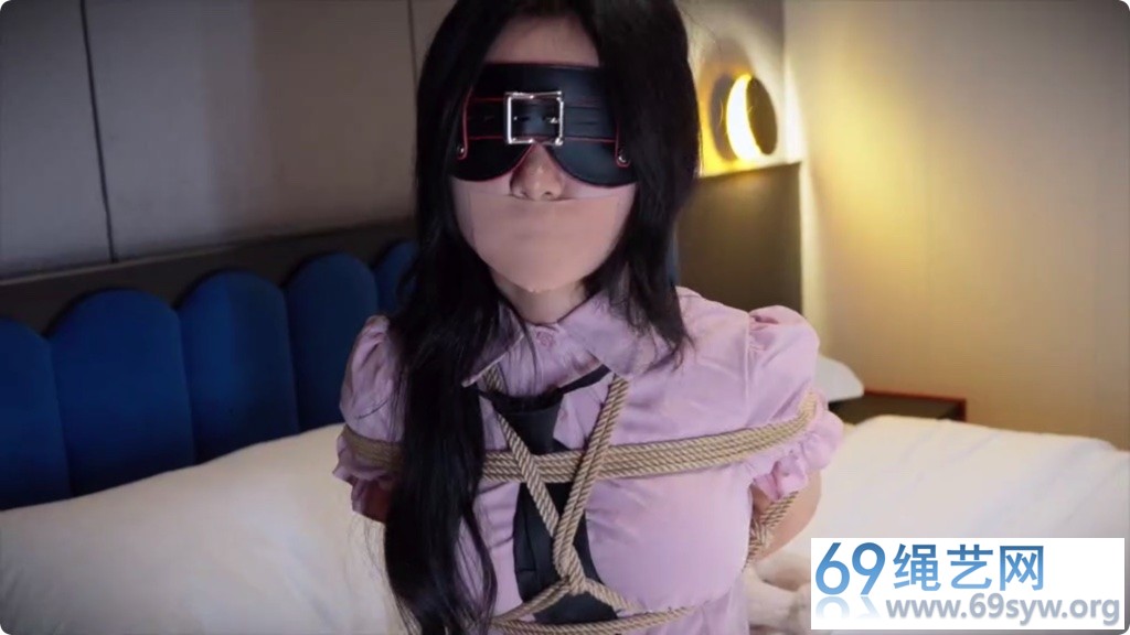 丝米 美腿白丝小姐姐初次被绑 第一次就非常严厉/14分钟视频下载