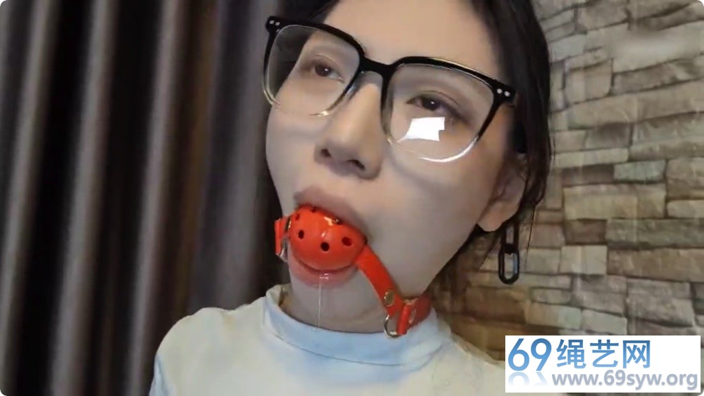 一绳所爱 卢曼莹 手铐脚镣锁在柱子上 紧到勒出肉痕/33分钟