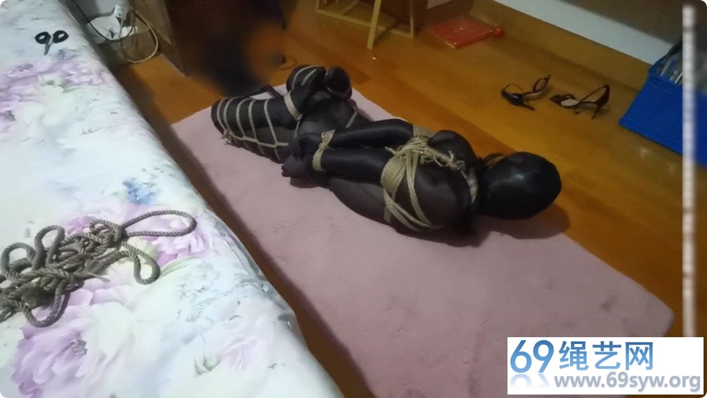 媳妇 感官剥夺驷马紧缚 电击+强迫 多层全包濒临崩溃/37分钟