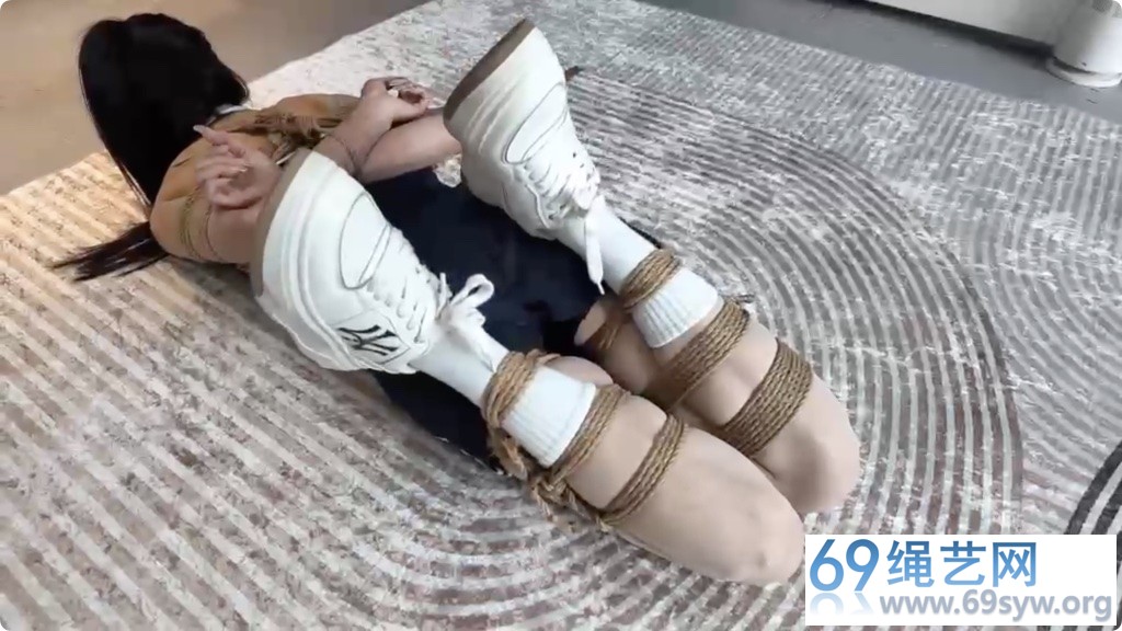 一绳所爱 瘦弱的陈婧舒被捆绑挣扎 双丝/34分钟