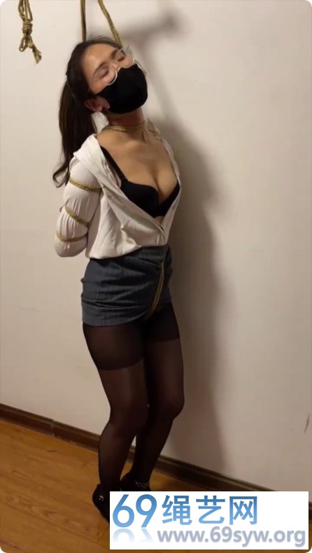 zhangyang 黑丝女秘绞刑失禁/20分钟