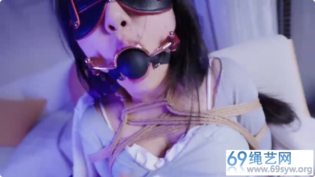 悠米 被驯服的美艳少妇05 开腿吊缚 双倍丝袜，双倍口塞/29分钟