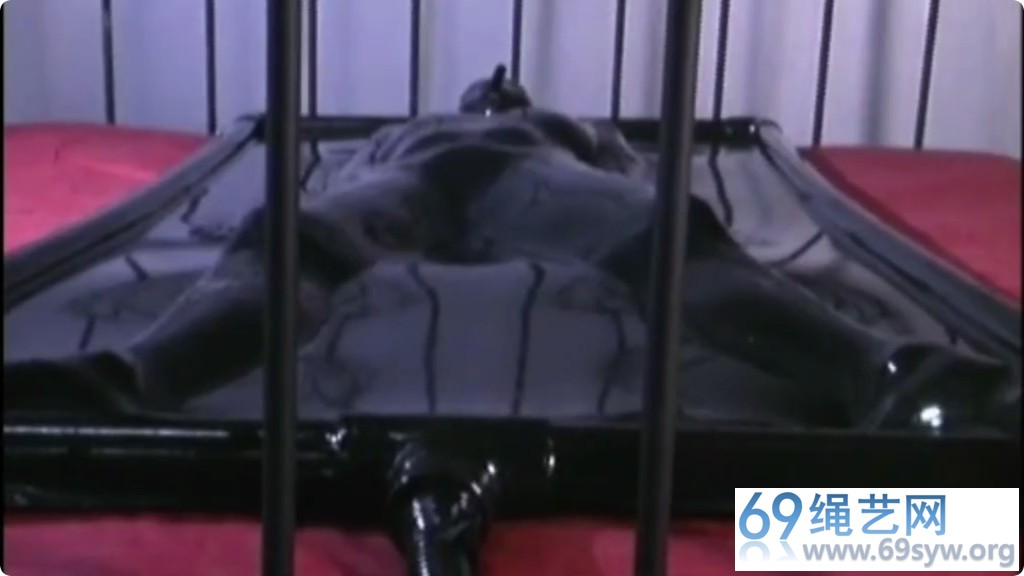Gwen Media Emily Marilyn rubberfetish Solo 恋物乳胶禁闭/25分钟