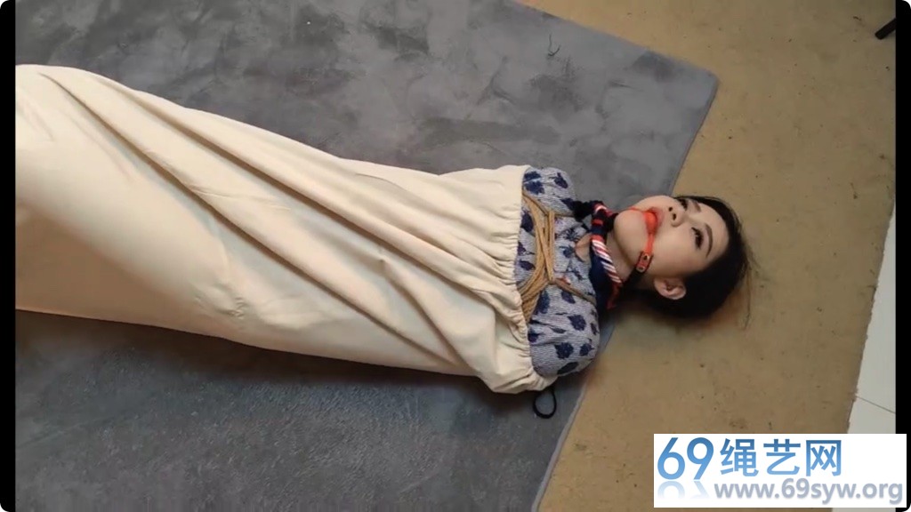 随心 美人江奈 吊绑中陷入沉沦的黑丝空姐 装袋/35分钟