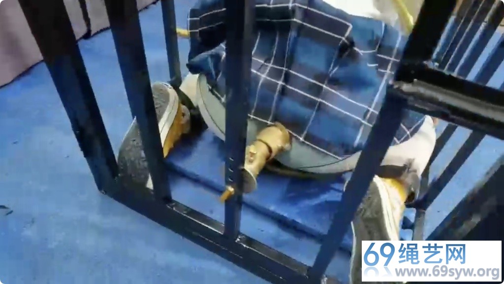 飞天 把月仙儿（韩玉）禁锢在特制的狗笼里 G震/22分钟