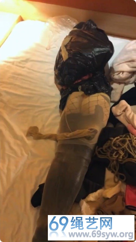  窒物者 老师傅深度窒息鞭打T教双层丝袜艺校女学生/45分钟/20积分