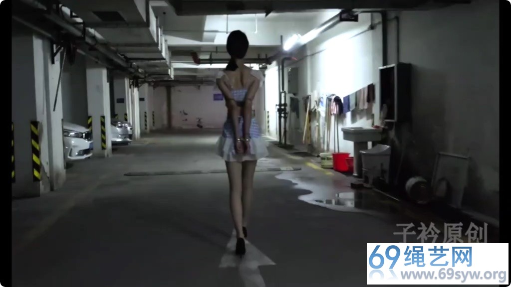 子衿 小涵 美腿镣铐直臂停车场散步 怕被人看到太紧张了/30分钟