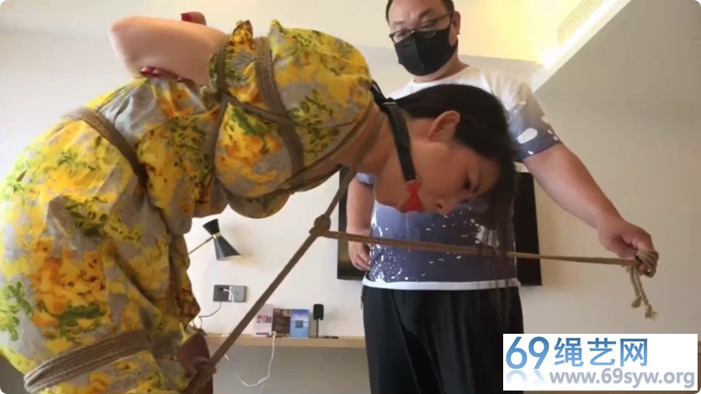 逍遥 柳洋浴室T教 股绳勒紧拉扯 麻绳淋湿更紧了/60分钟