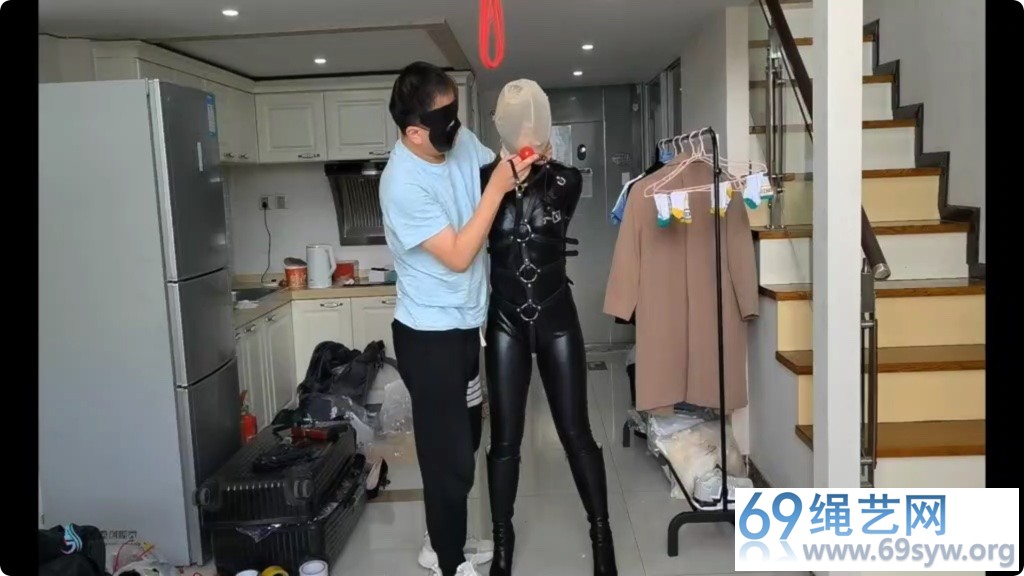JS 诗彤 诱捕女特工02 皮革拘束丝袜套头单手套鞭打马具型口塞/25分钟