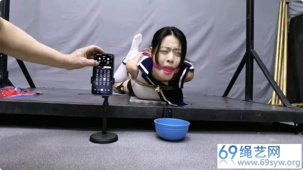 飞天 希希（凉兮）看到y具口塞和k9架心血来潮自愿接受强制禁锢/39分钟
