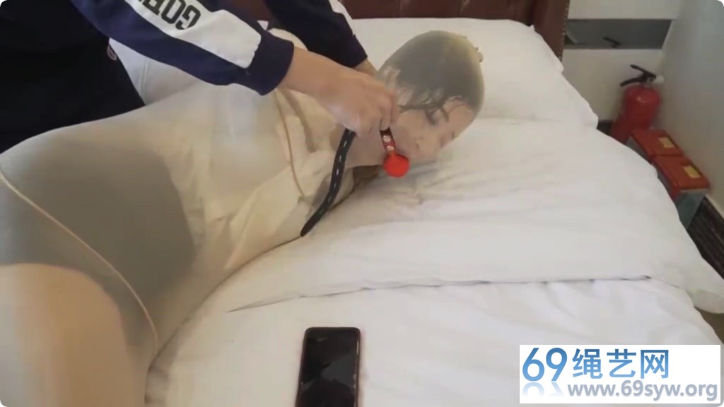 lamu OL小思的紧缚实验 挑战篇02 钥匙包在丝袜足底/37分钟