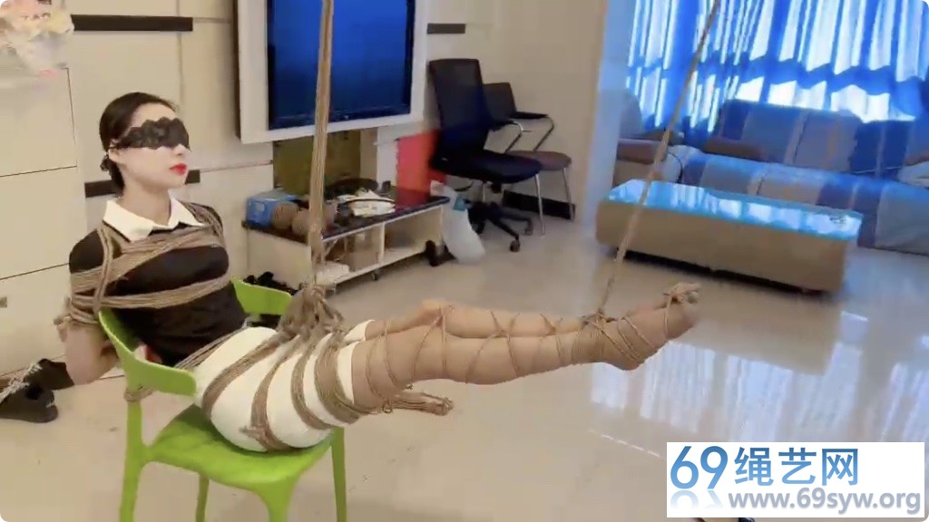 媚娘 瑾年 椅子吊绑T教 虐足绑法 严密捆足震动/40分钟