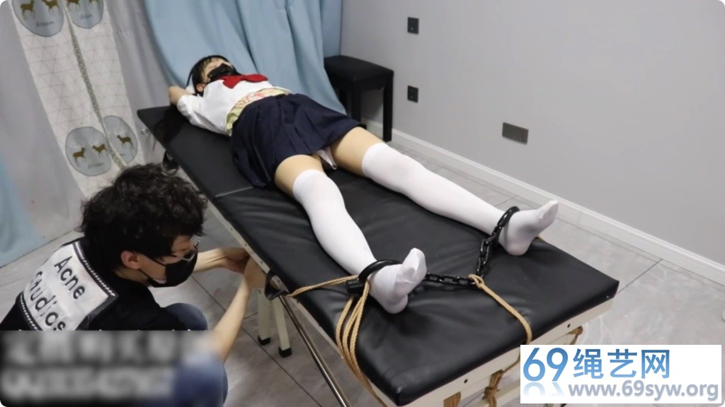 咕咕精 jk少女茶茶女囚镣铐TK、强制展示、戴镣穿脱白丝/69分钟