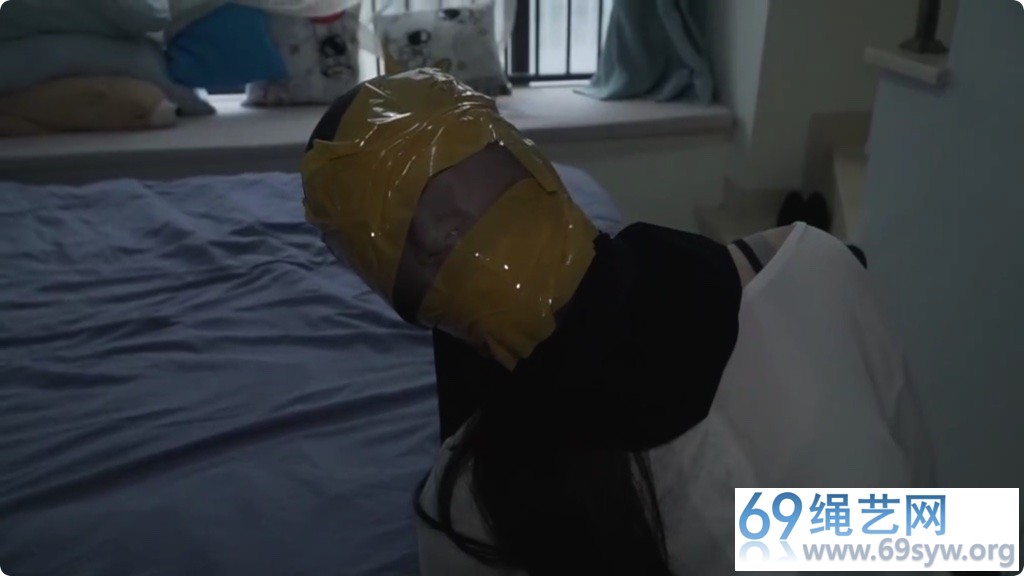 lamu OL 小思 裤里丝美女被入室抢劫 丝袜胶带包头/23分钟