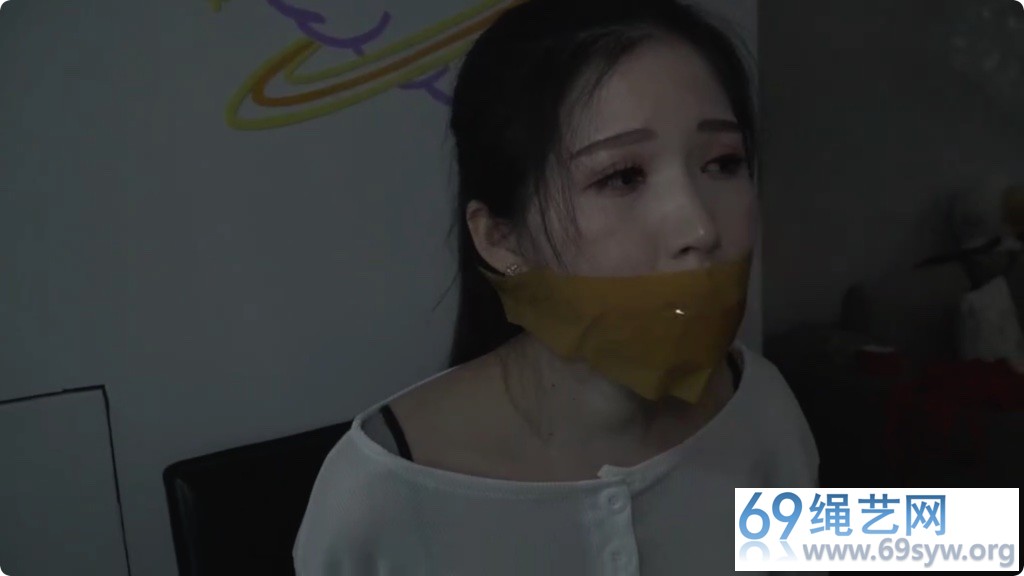lamu OL 小思 裤里丝美女被入室抢劫 丝袜胶带包头/23分钟